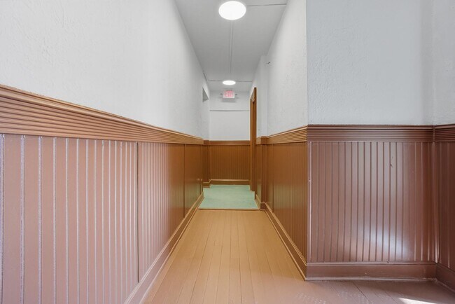 Building Photo - 157 W Washington St