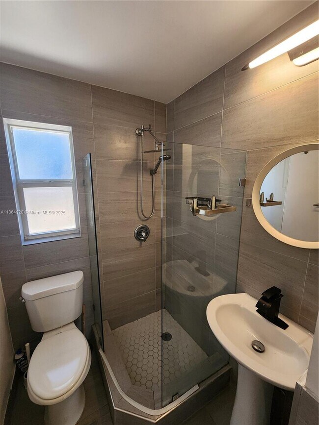 Building Photo - 315 Walnut St