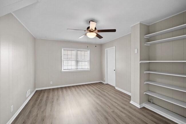 Building Photo - 1236 Underwood Ave SE