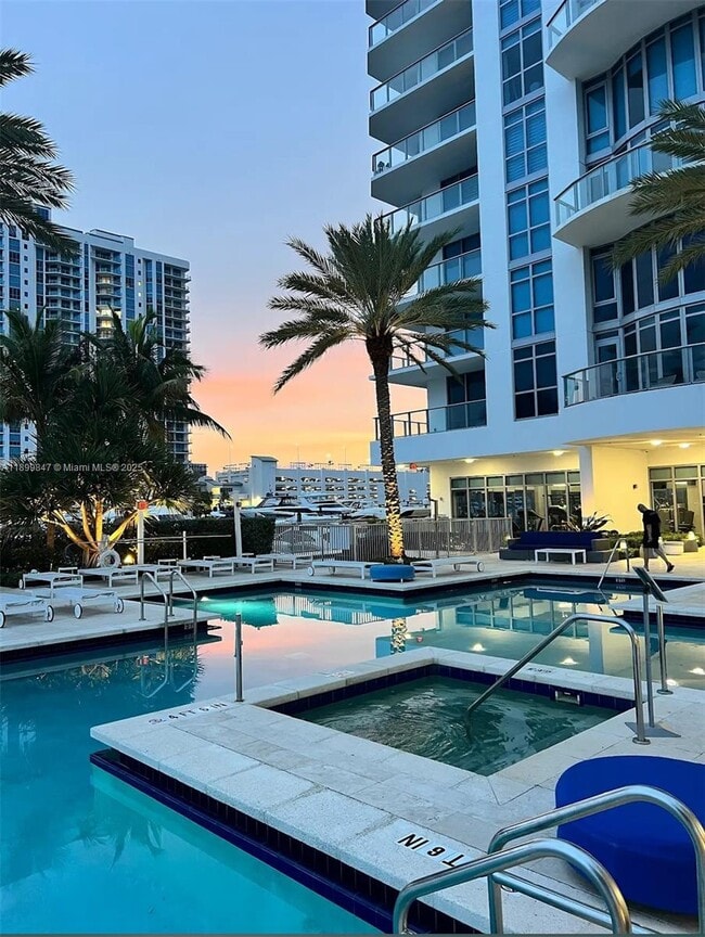 Primary Photo - 17111 Biscayne Blvd