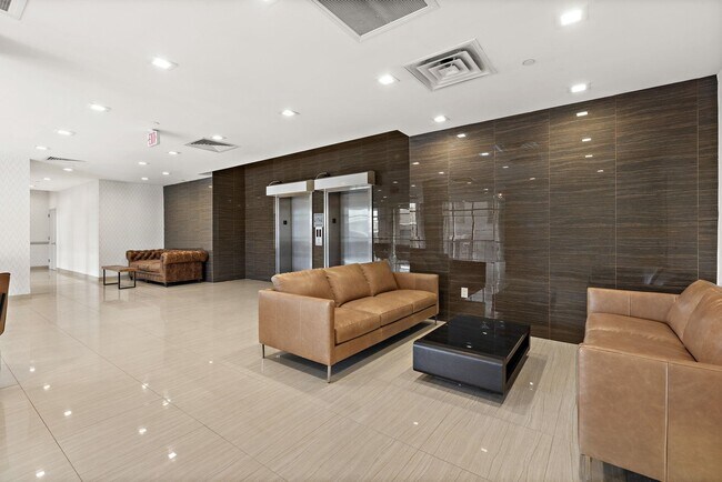 Building Photo - 1700 Park Ave