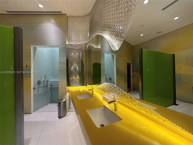 Building Photo - 501 NE 31st St