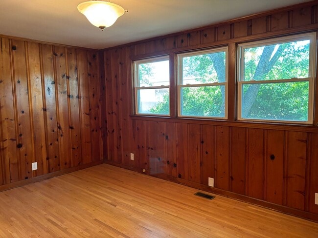 Building Photo - 231 Alfred Dr