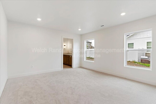 Building Photo - 834 E 300 N