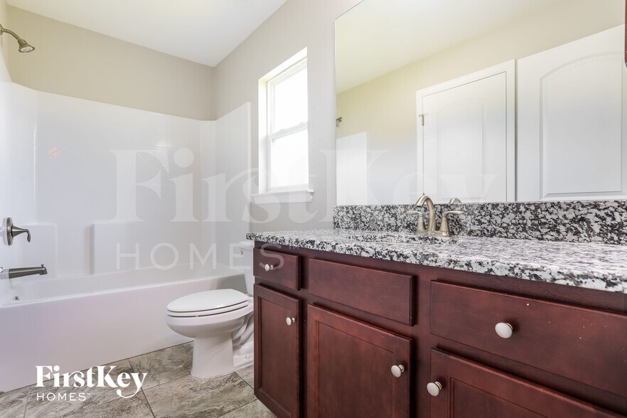 Building Photo - 282 Franca St