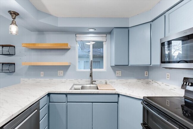 Building Photo - 657 22nd Ave