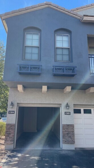 Unit 1584 - 2402 E 5th St