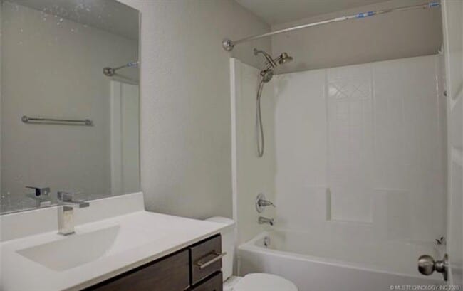 Building Photo - Welcome to this cozy home!