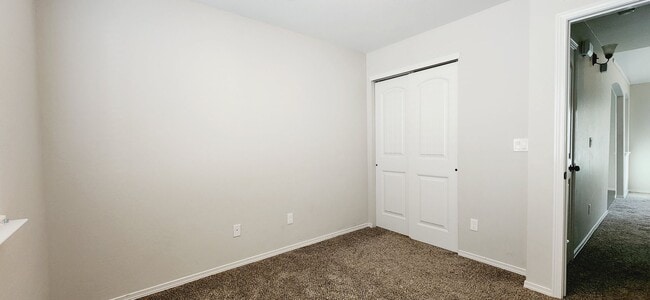 Building Photo - Stunning 4 bedroom, 2 bath home in East El Paso!