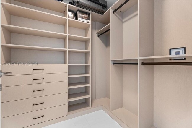 Building Photo - 300 Biscayne Blvd Way