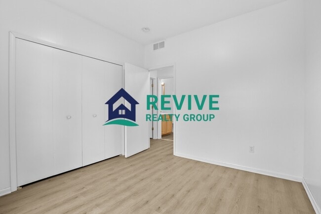 Building Photo - 15715 Parkway Ln