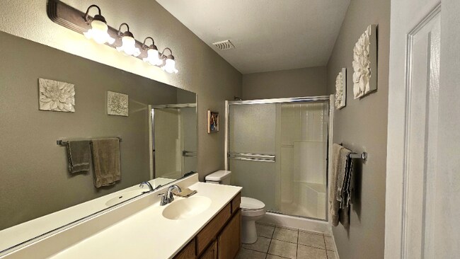 Building Photo - 4750 London Bridge Rd