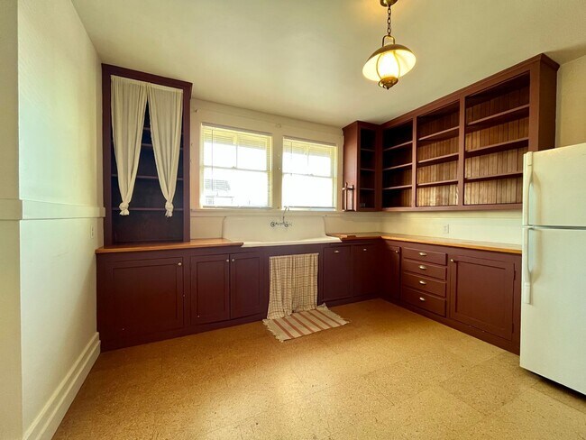 Building Photo - Cozy 1 bedroom, 1 bathroom home, conveniently located!