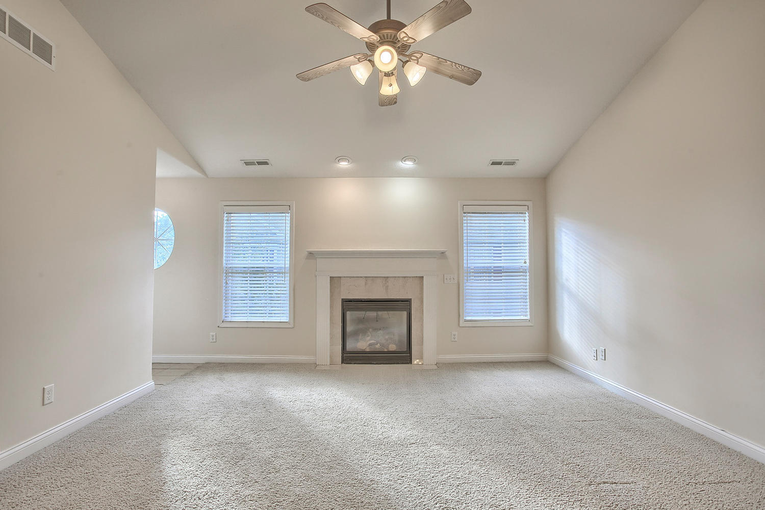 Building Photo - 703 N Prairie View Rd