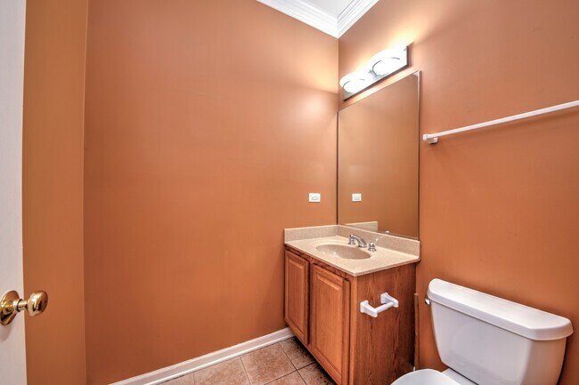 Building Photo - 5565 Cambridge Way