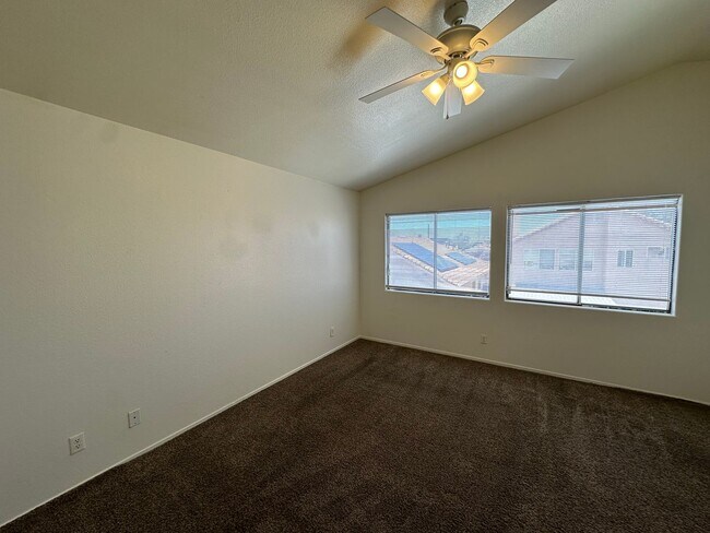Building Photo - Pool and 4 bedrooms