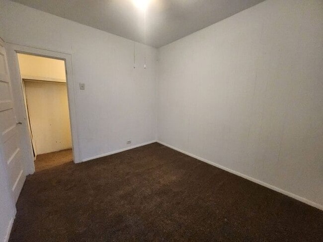 Building Photo - 2 Bedroom Home in Clinton