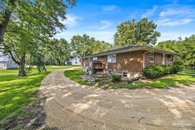 Building Photo - 8N486 Thomas Rd