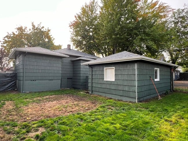 Building Photo - 2Bd/1Ba Single Story House w/ Basement - A...