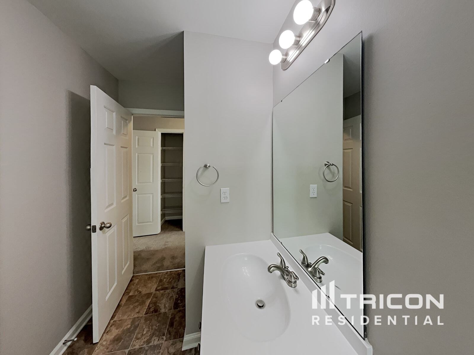 Building Photo - 11019 Kinnairds St