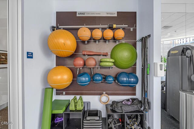 Building Photo - 801 S Grand Ave