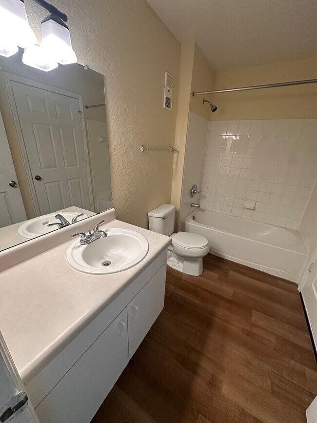 Building Photo - 13013 Mulberry Park Dr