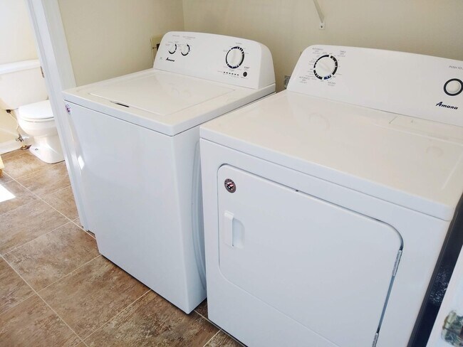 Building Photo - Allen Street