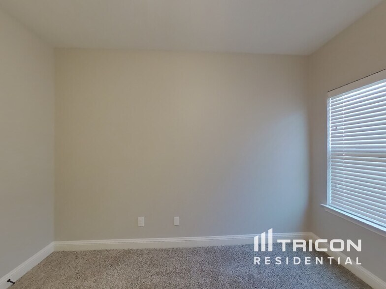 Building Photo - 509 Dogwood Dr