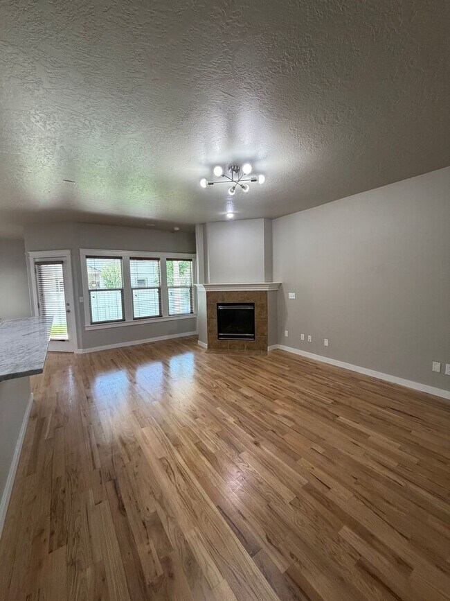 Building Photo - Jayden Village Sub: 4 Bedroom 2 Bath with Community Pool Ten Mile and Ustick