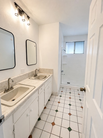 Building Photo - 43826 Adler Ave