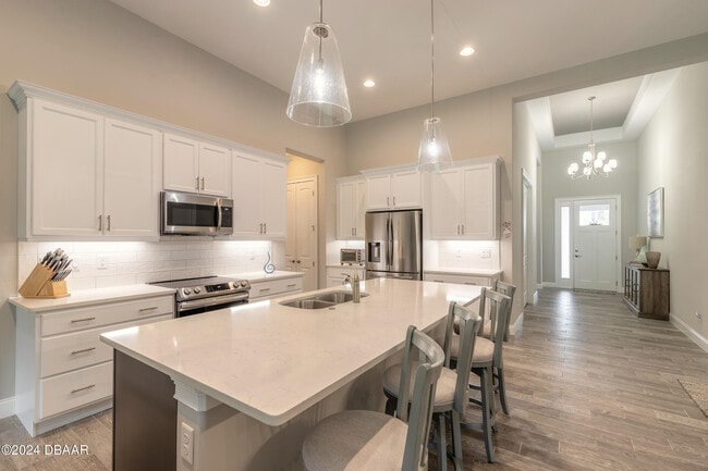 Building Photo - 205 Cyan Ave