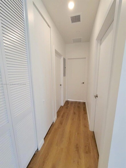 Building Photo - 1950 Fletcher St