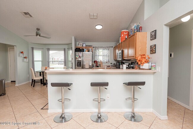 Building Photo - 721 Taluga Ave SE