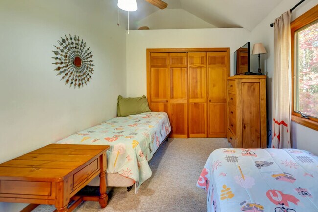 Building Photo - 525 Townsand Hollow Rd