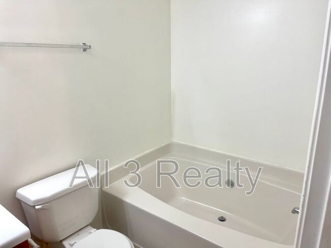 Building Photo - 101 Prattling Ct