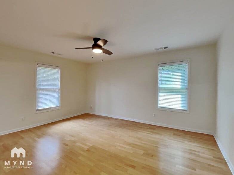 Building Photo - 2720 Hedgewood Dr NW