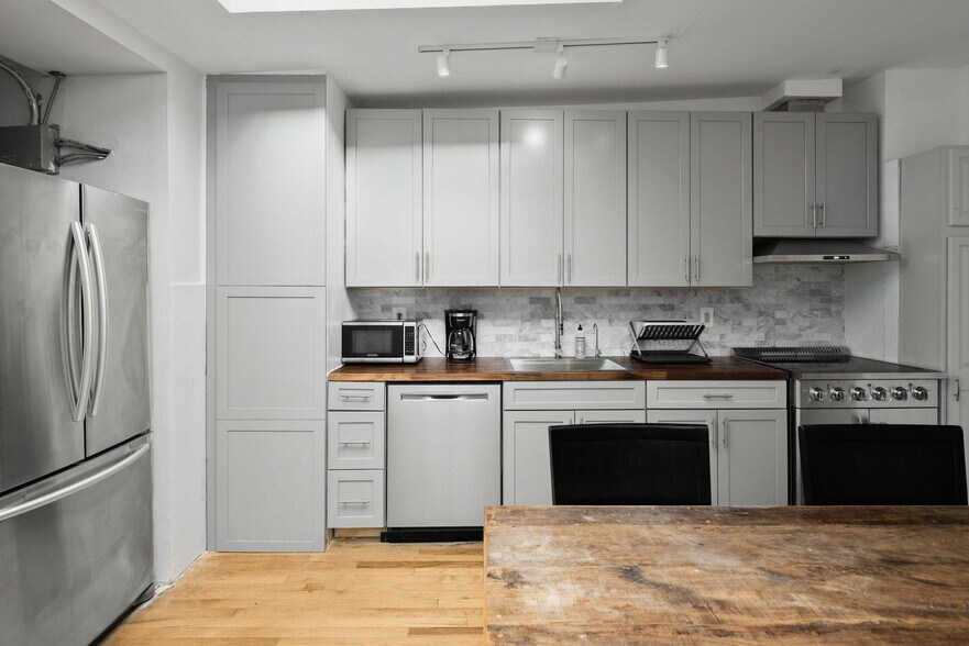 Building Photo - 354 Bowery