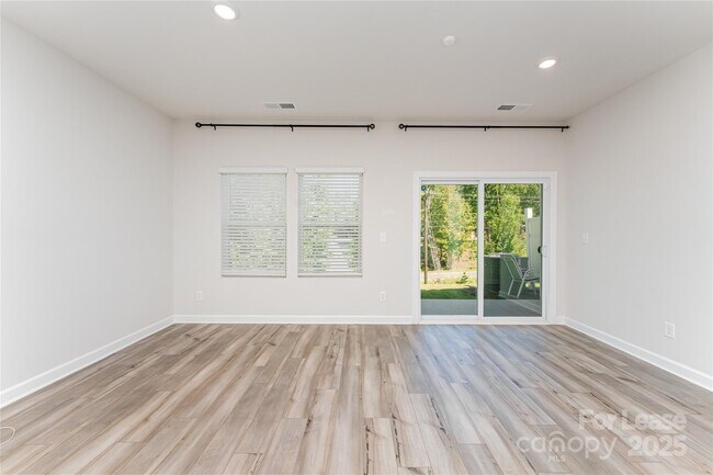 Building Photo - 2352 Belterra Dr