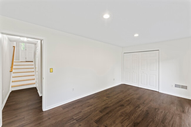 Building Photo - 601 Larson Dr