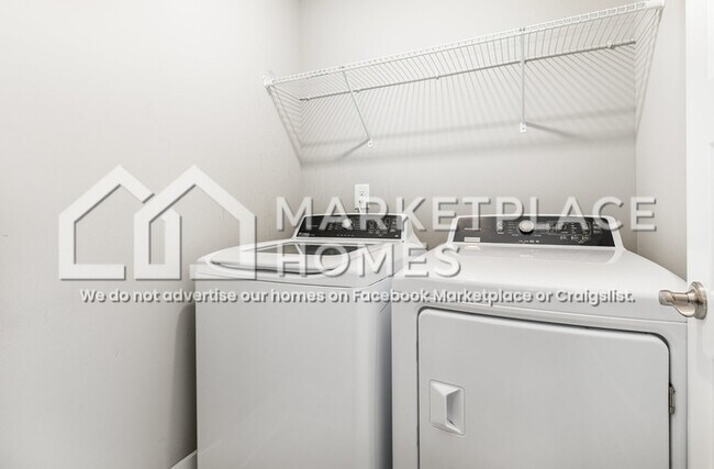 Building Photo - 2437 Bell St Unt 111