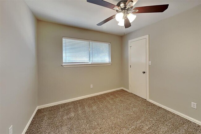 Building Photo - 10103 Golden Meadow Dr