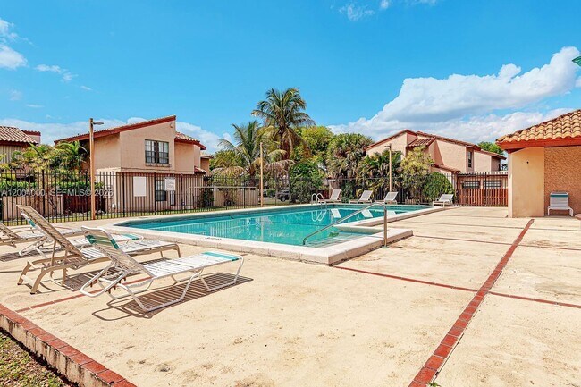 Building Photo - 740 NW 105th Pl