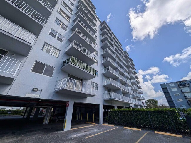 Building Photo - 1470 NE 125th Terrace