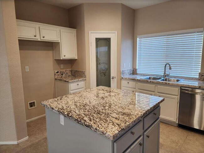 Building Photo - 766 Ventana Ridge