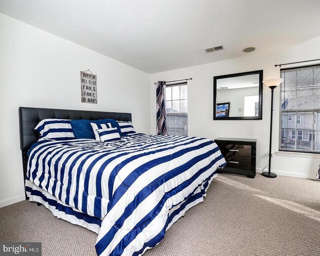 Building Photo - 6 Eagle Ln