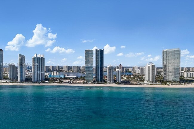 Building Photo - 18555 Collins Ave