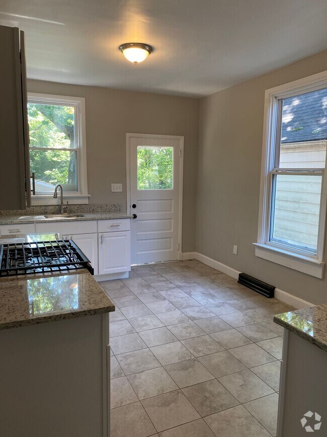 Building Photo - Newly renovated home immediately available