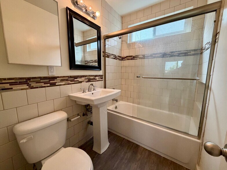 Building Photo - 12618 Pacific Ave