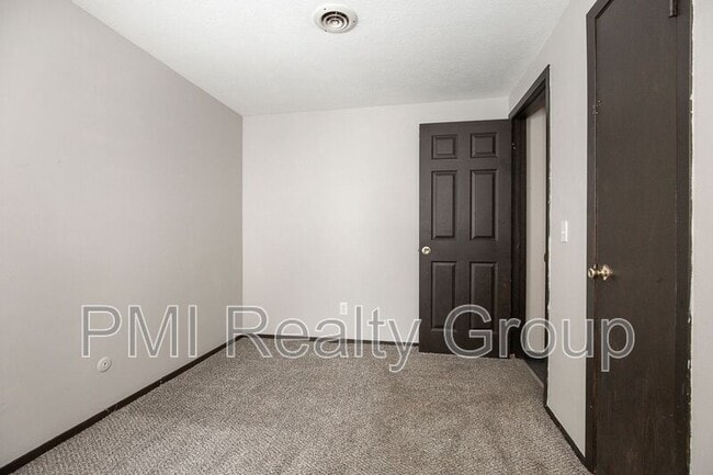 Building Photo - 346 Eagle St