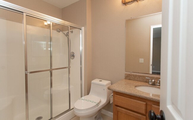 Building Photo - Sleek and Stylish 2 Bedroom Condo in Encin...